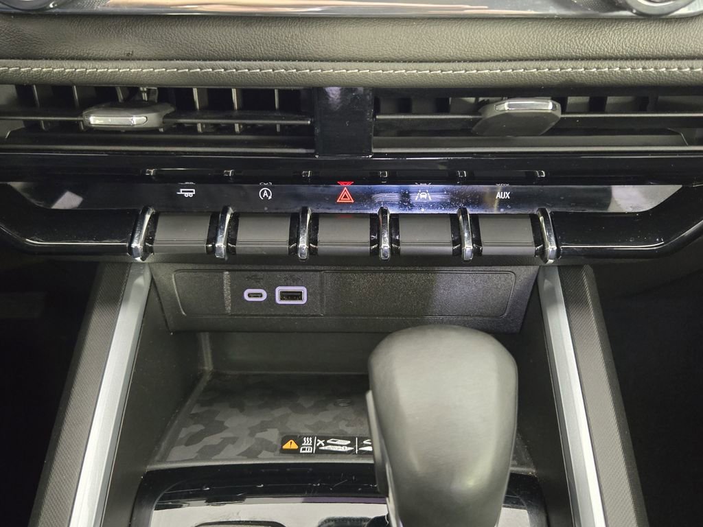 Used 2024 Chevrolet Colorado LT w/ LT Convenience Package II image 21