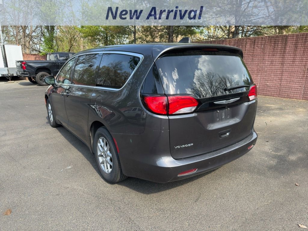 Used 2023 Chrysler Voyager LX image 4