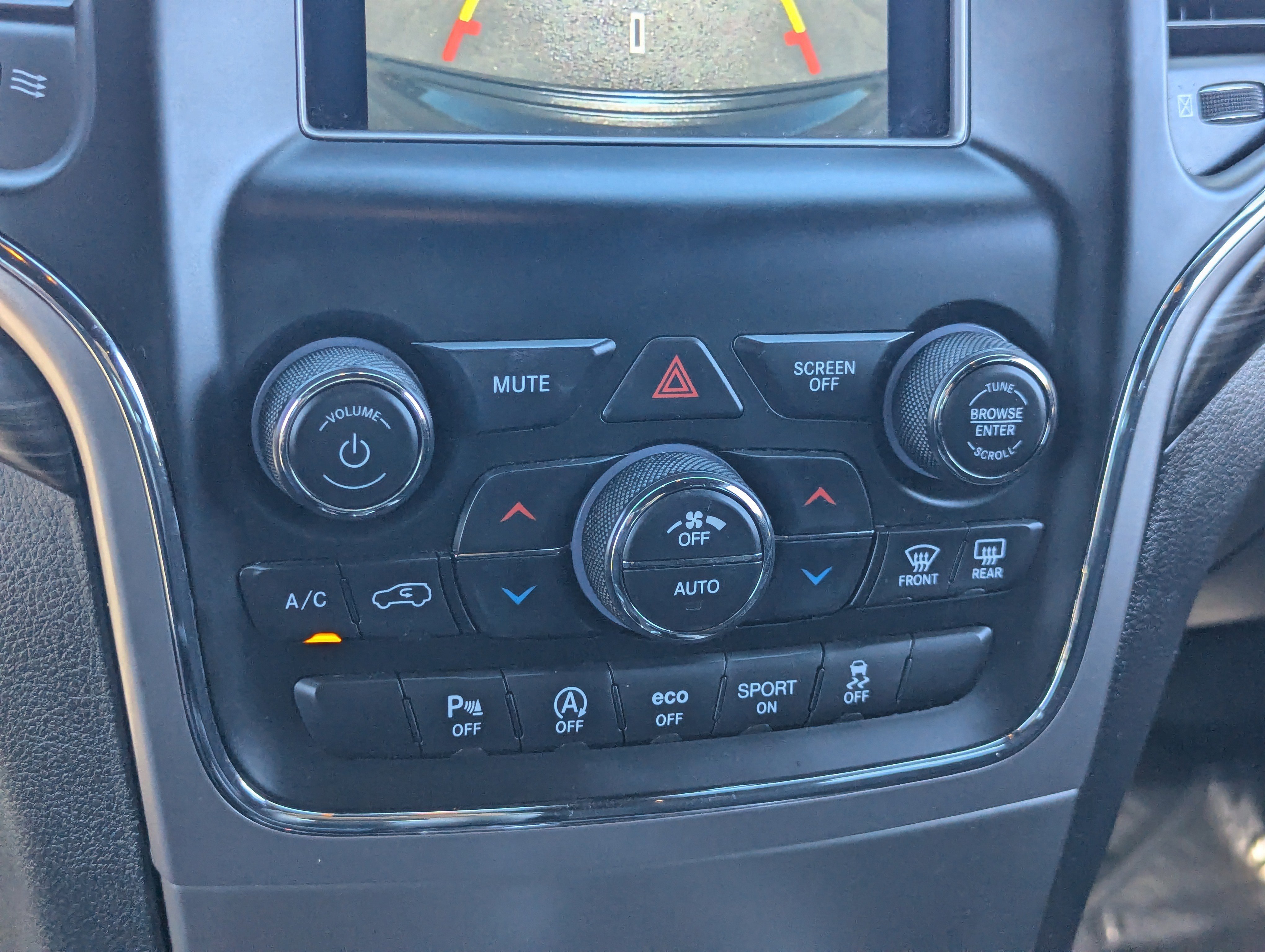 Used 2021 Jeep Grand Cherokee Laredo AWD/4WD image 23