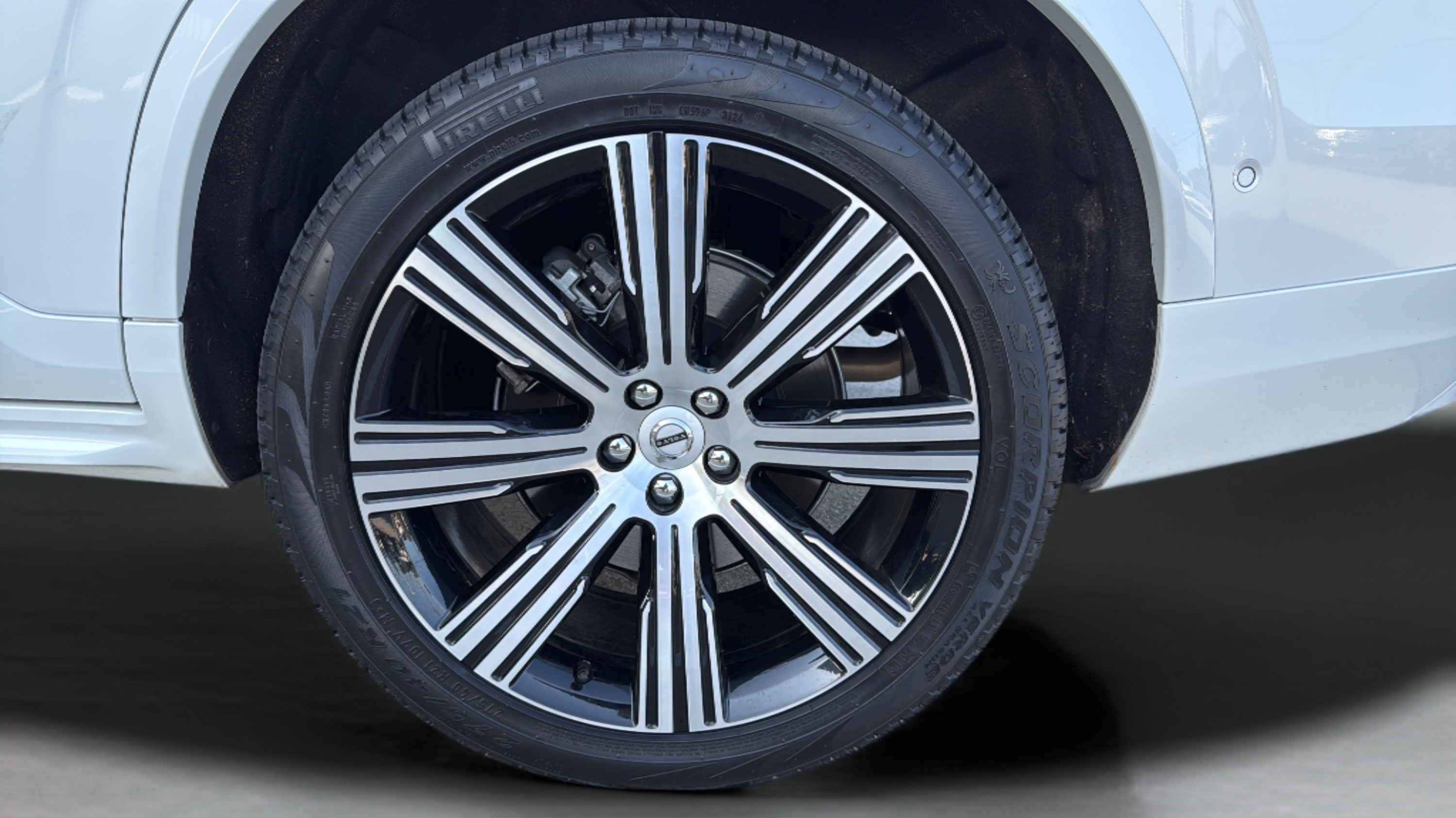 Used 2025 Volvo XC90 B6 Ultra w/ Protection Package AWD/4WD image 48