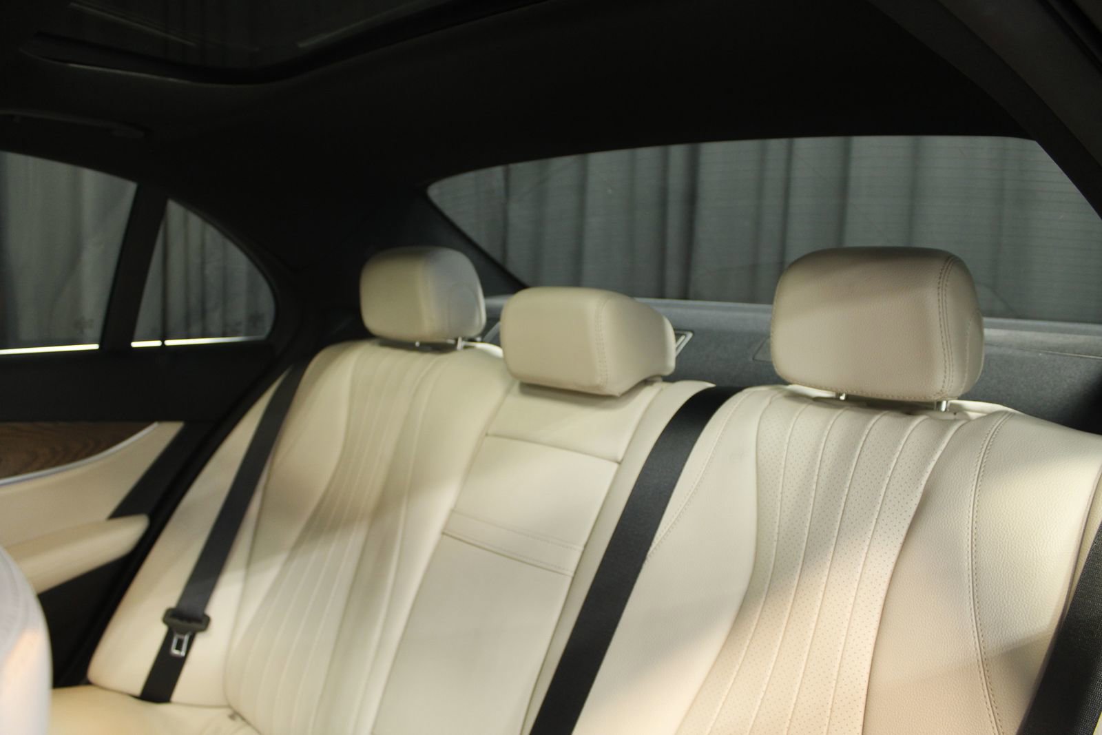 Used 2022 Mercedes-Benz E 350 4MATIC Sedan image 6