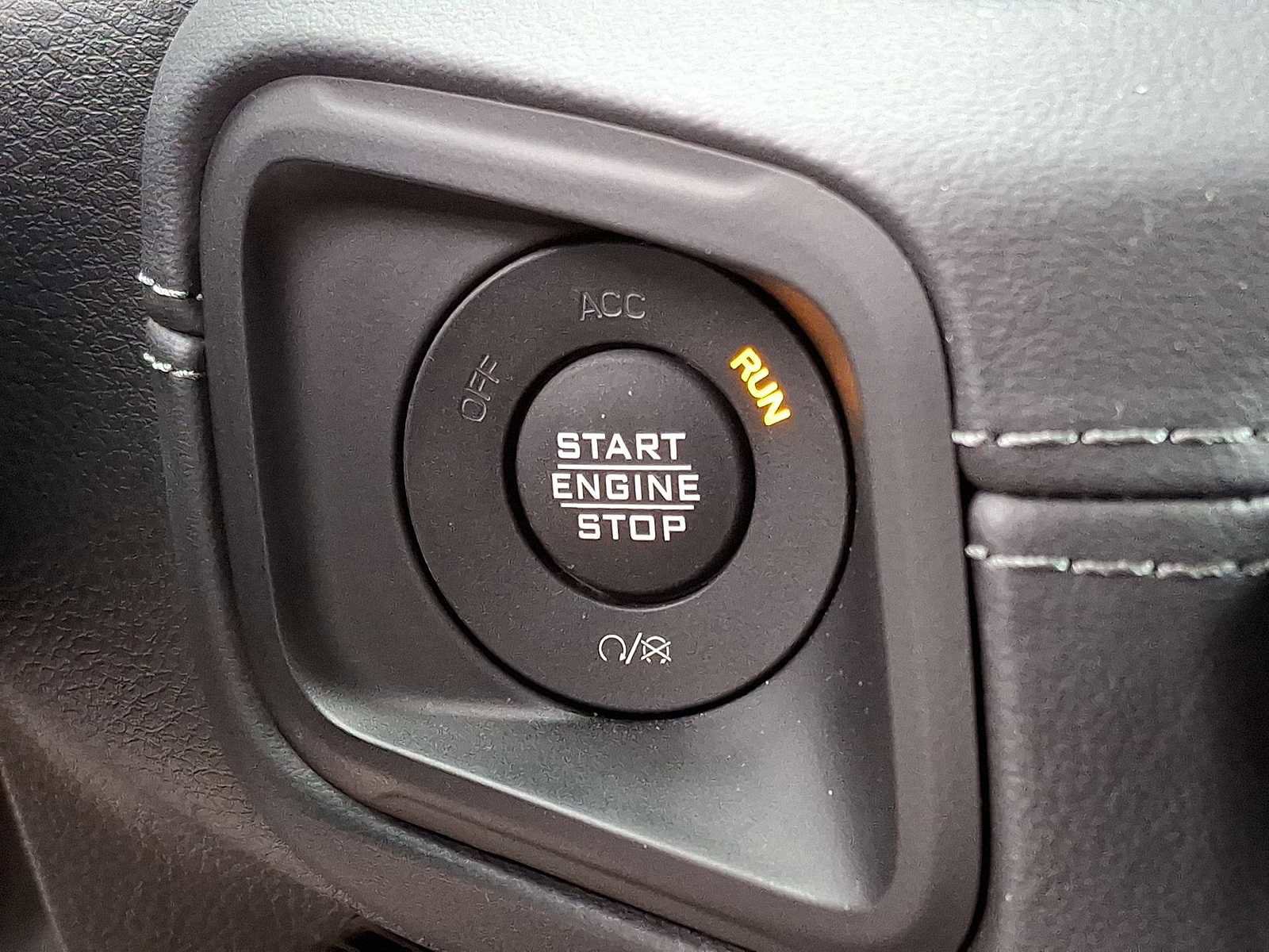 Used 2025 Jeep Wrangler Sahara image 22