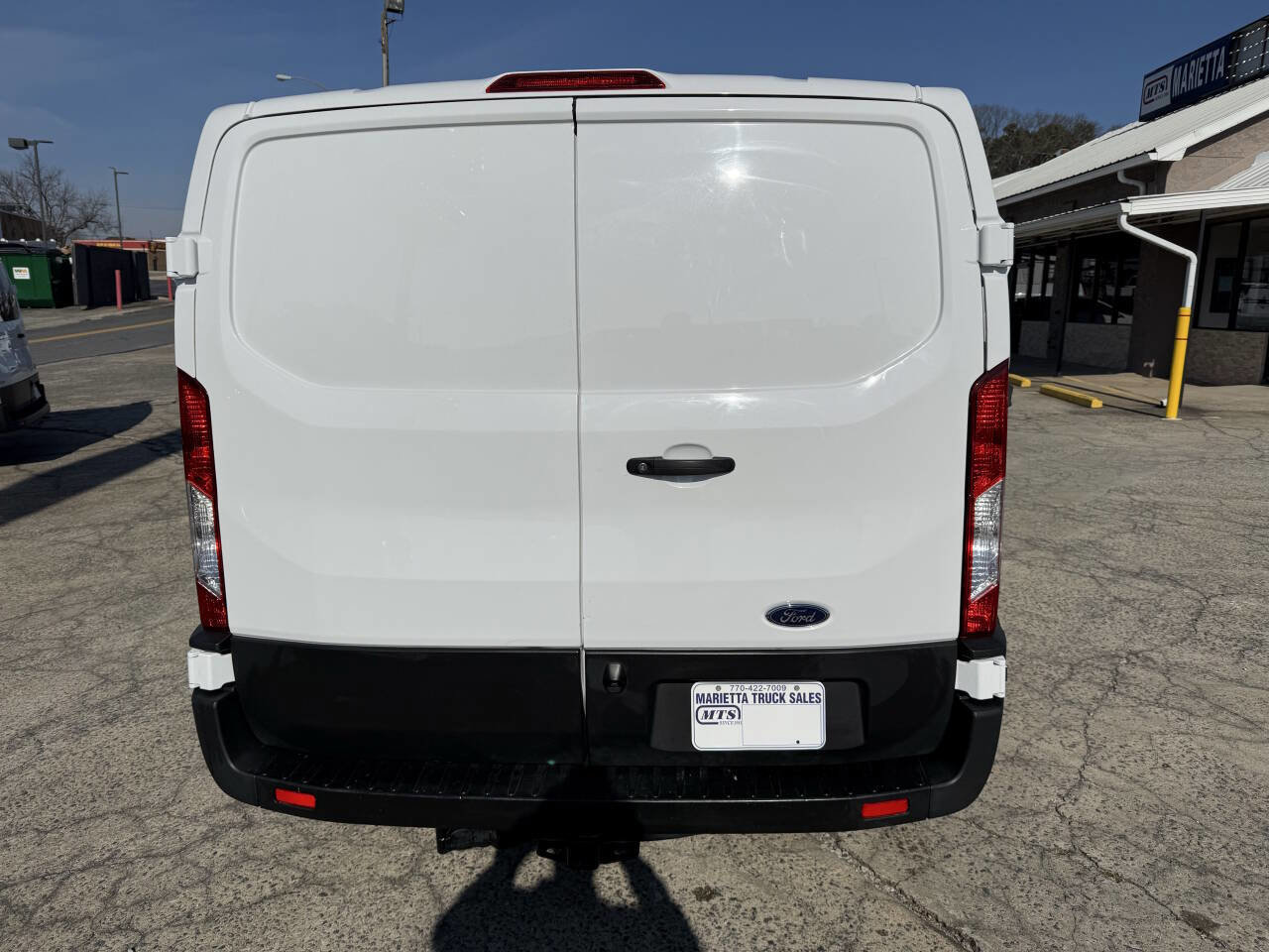 Used 2022 Ford Transit 150 Low Roof RWD image 3