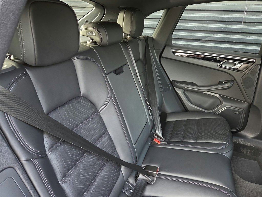 New 2026 Porsche Macan image 21