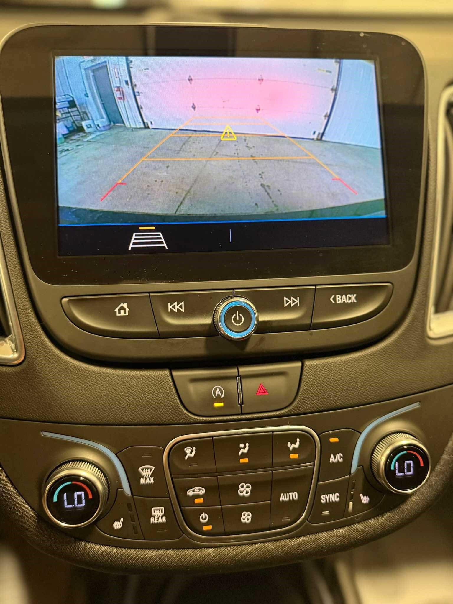 Used 2020 Chevrolet Malibu LT FWD image 33