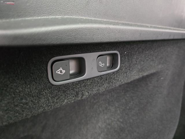 Used 2025 Tesla Model Y Long Range image 41