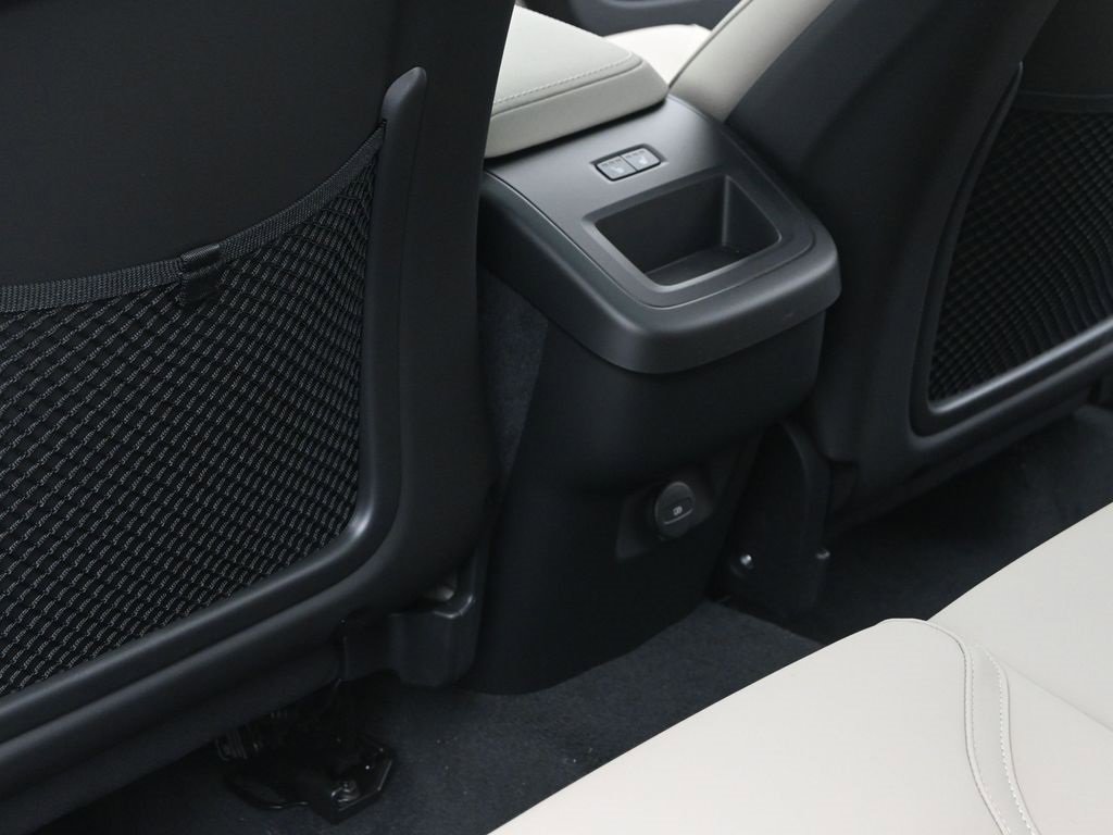 New 2026 Volvo XC60 B5 Plus w/ Protection Package Premier image 29