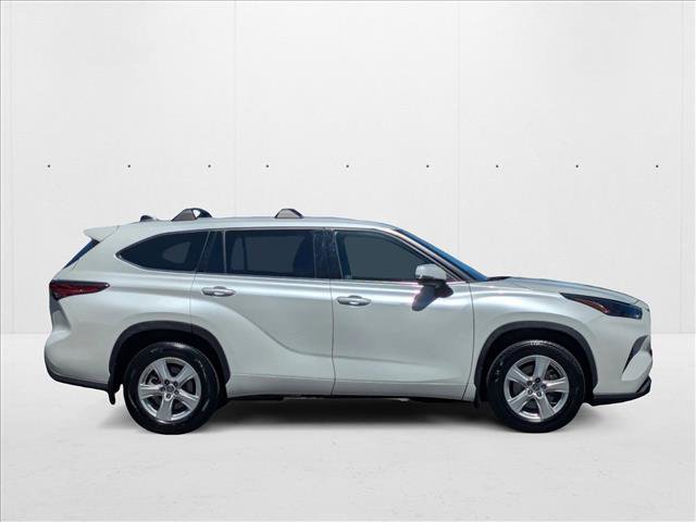 Used 2022 Toyota Highlander LE image 4
