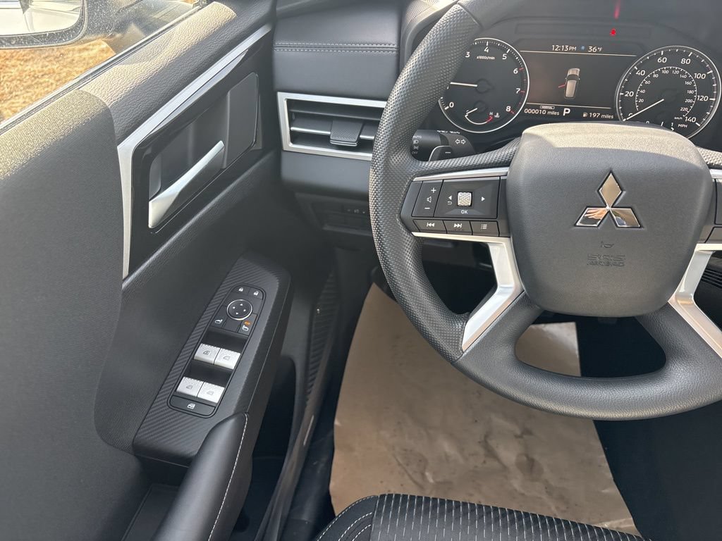 New 2026 Mitsubishi Outlander ES FWD image 14