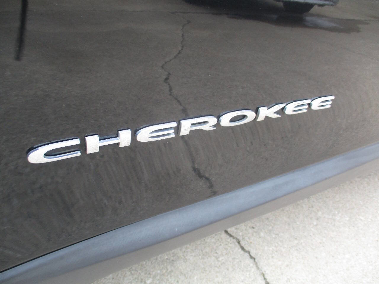 Used 2016 Jeep Cherokee Limited w/ Luxury Group image 11