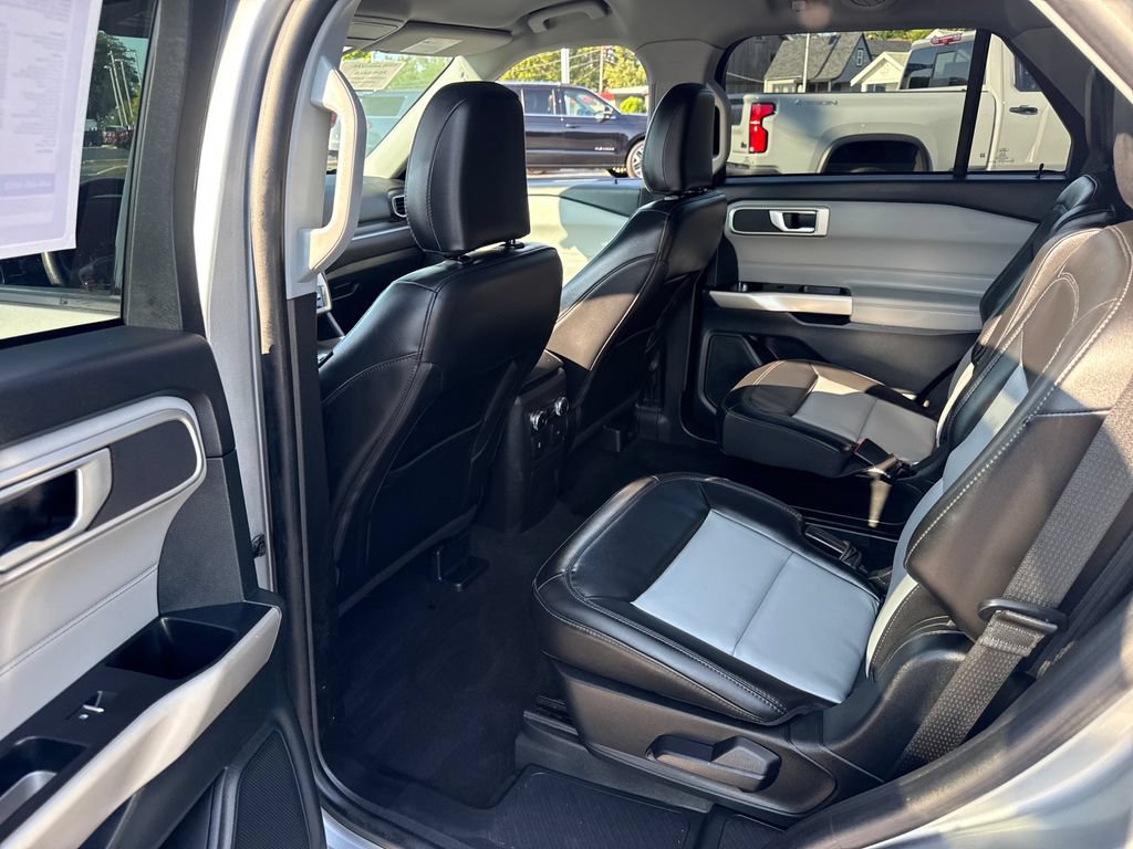 Used 2023 Ford Explorer XLT w/ Equipment Group 202A AWD/4WD image 18