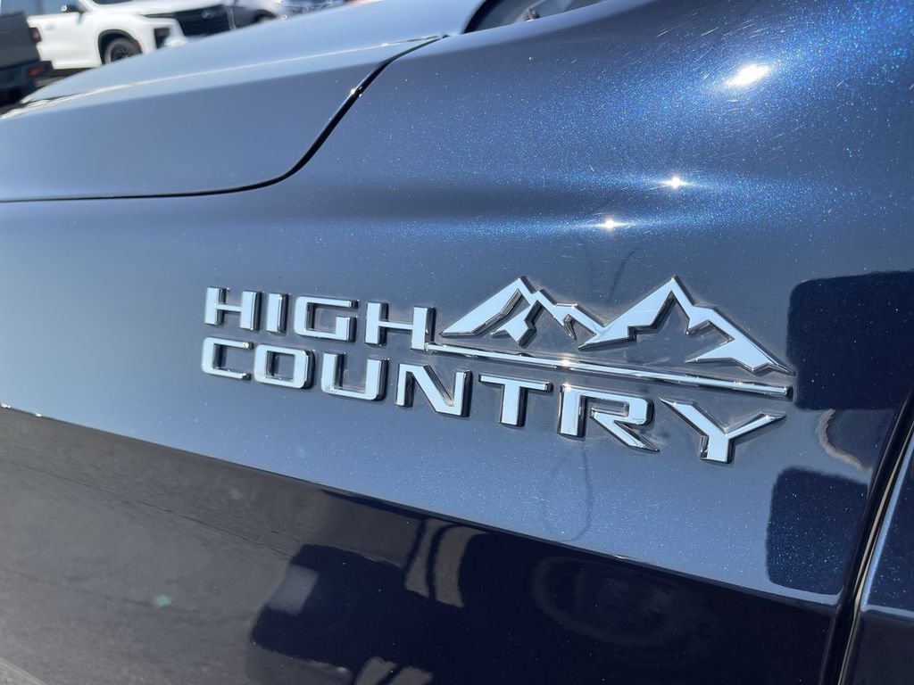 Used 2023 Chevrolet Suburban High Country AWD/4WD image 3