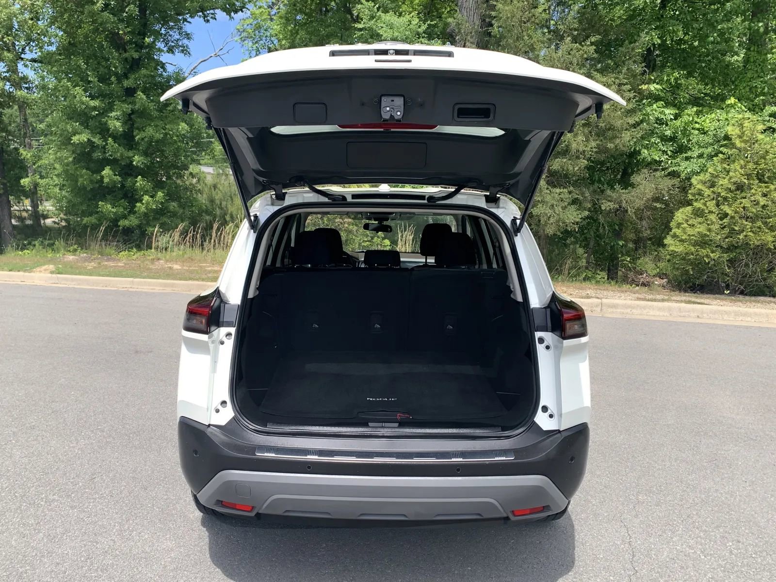 Used 2022 Nissan Rogue SV FWD image 9