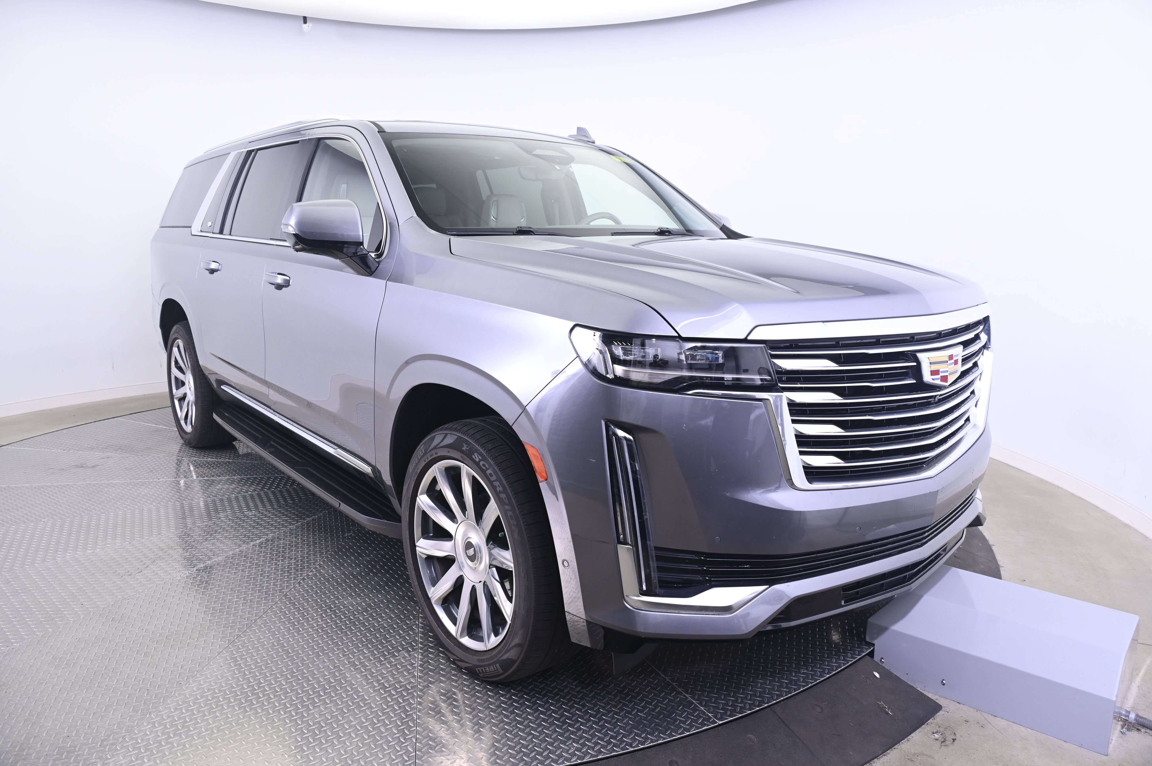 Used 2022 Cadillac Escalade ESV Premium Luxury Platinum AWD/4WD image 9