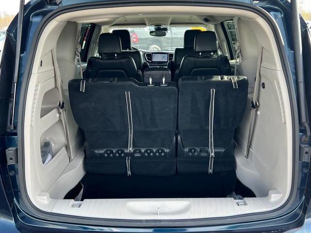 Used 2023 Chrysler Pacifica Touring-L FWD image 37