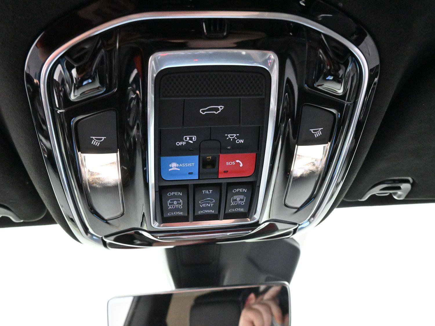 Used 2024 Jeep Grand Wagoneer Series III w/ Quick Order Packagew 28T AWD/4WD image 29