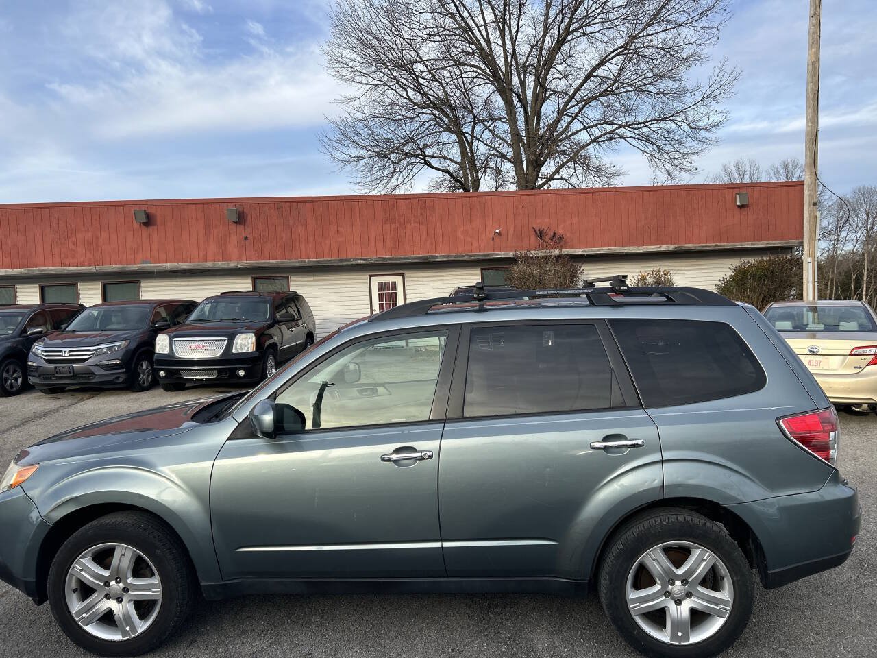 Used 2010 Subaru Forester 2.5X Premium w/ Popular Equipment Group 5B AWD/4WD image 3