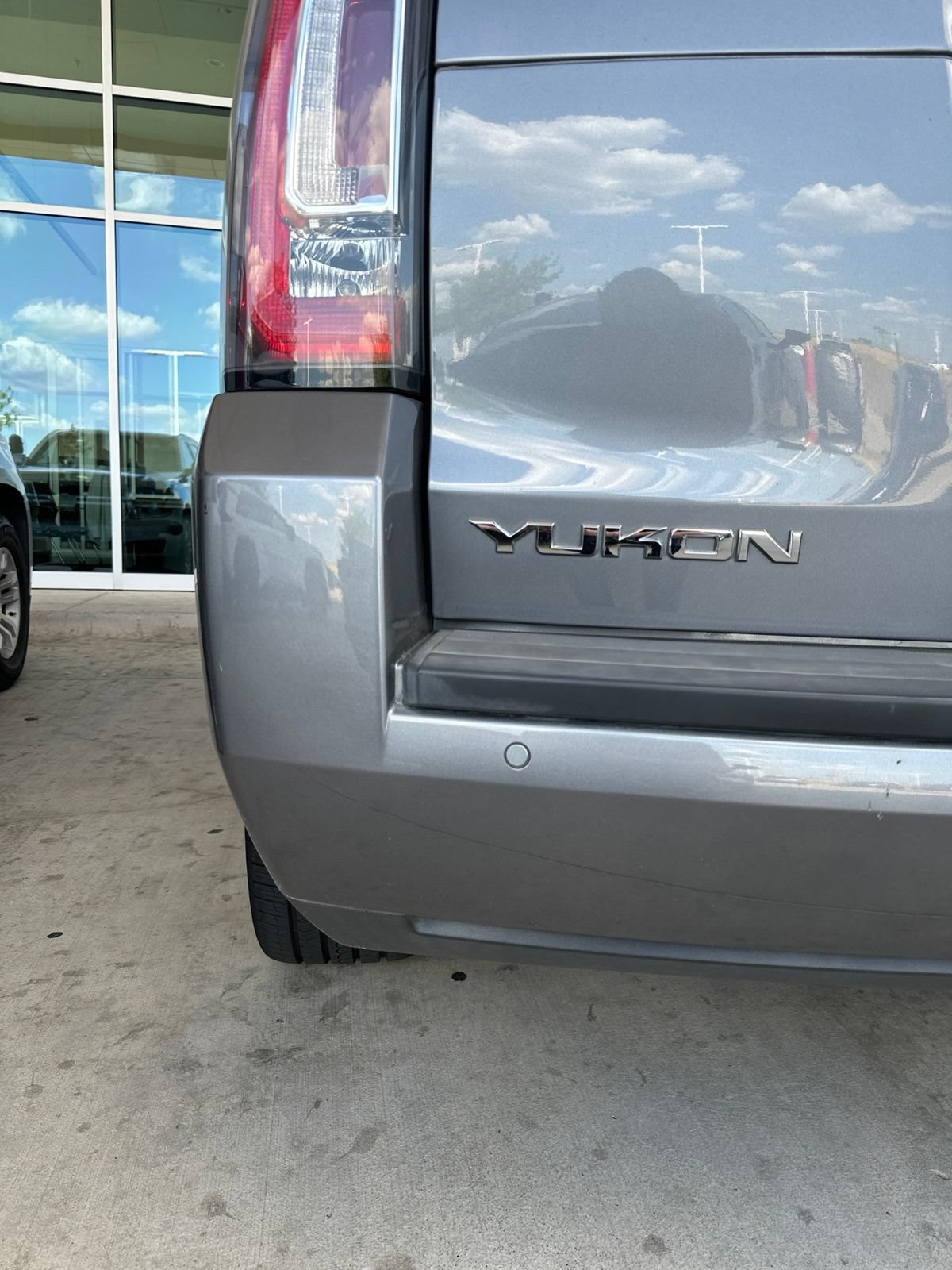Used 2018 GMC Yukon SLT w/ Premium Edition RWD image 12
