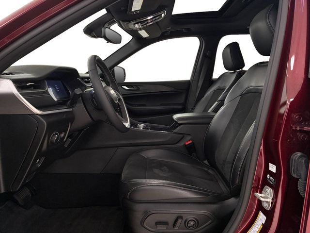 Used 2024 Jeep Grand Cherokee Altitude AWD/4WD image 12