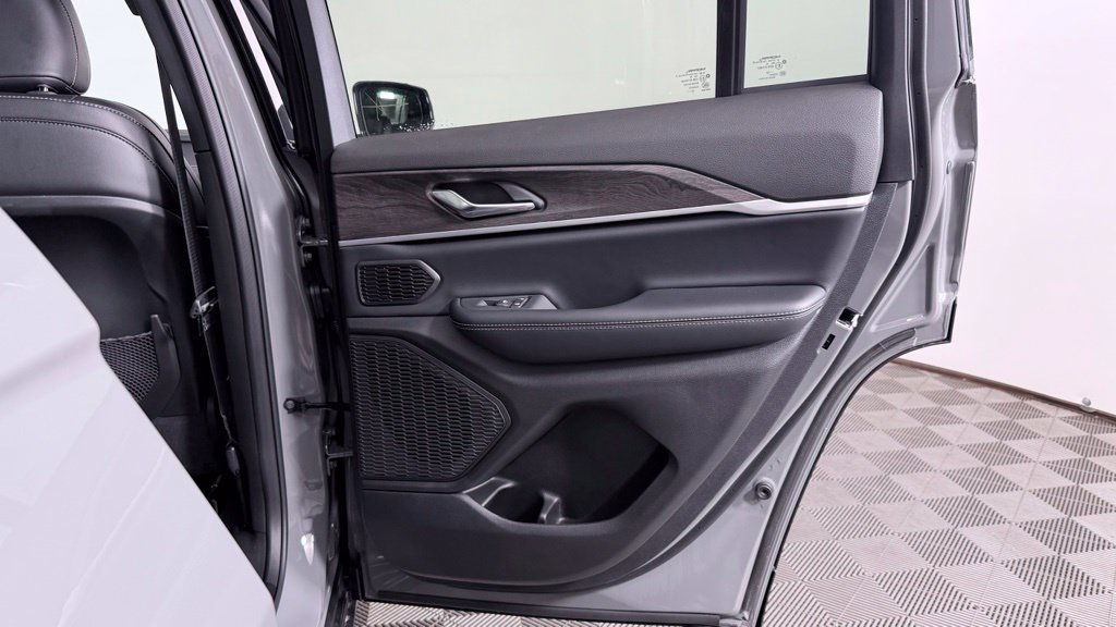 New 2027 Jeep Grand Cherokee Limited AWD/4WD image 32