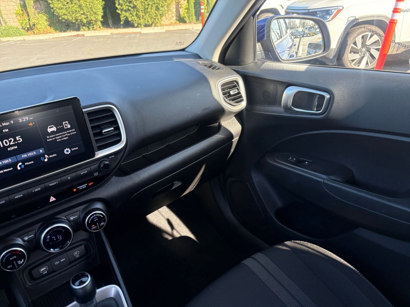 Used 2025 Hyundai Venue SEL image 35