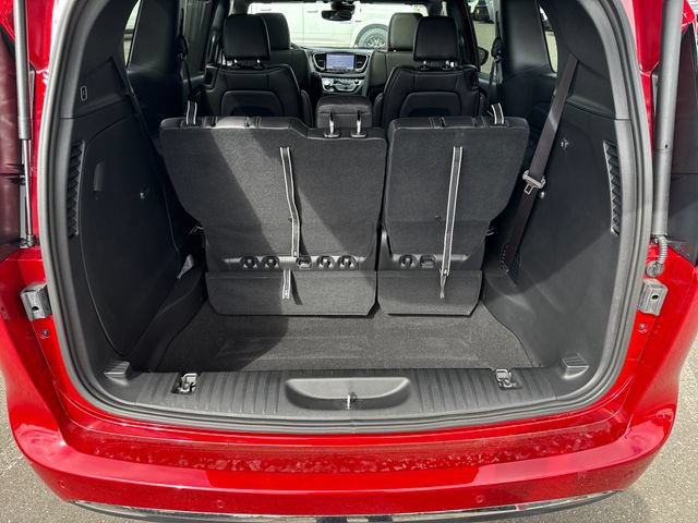 New 2025 Chrysler Pacifica Select AWD/4WD image 13