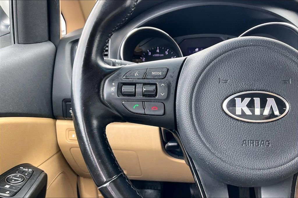 Used 2017 Kia Sedona LX w/ LX Essentials Premium Package FWD image 10