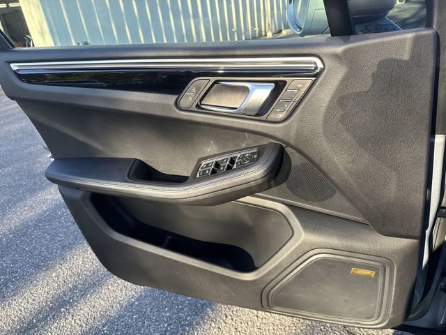 Used 2022 Porsche Macan AWD/4WD image 26