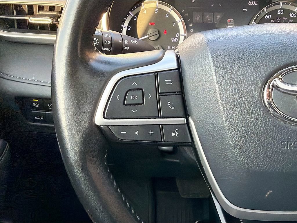 Used 2023 Toyota Highlander XLE FWD image 38