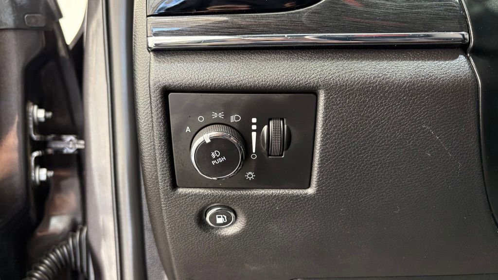 Used 2019 Jeep Grand Cherokee Trailhawk w/ Trailhawk Luxury Group AWD/4WD image 33