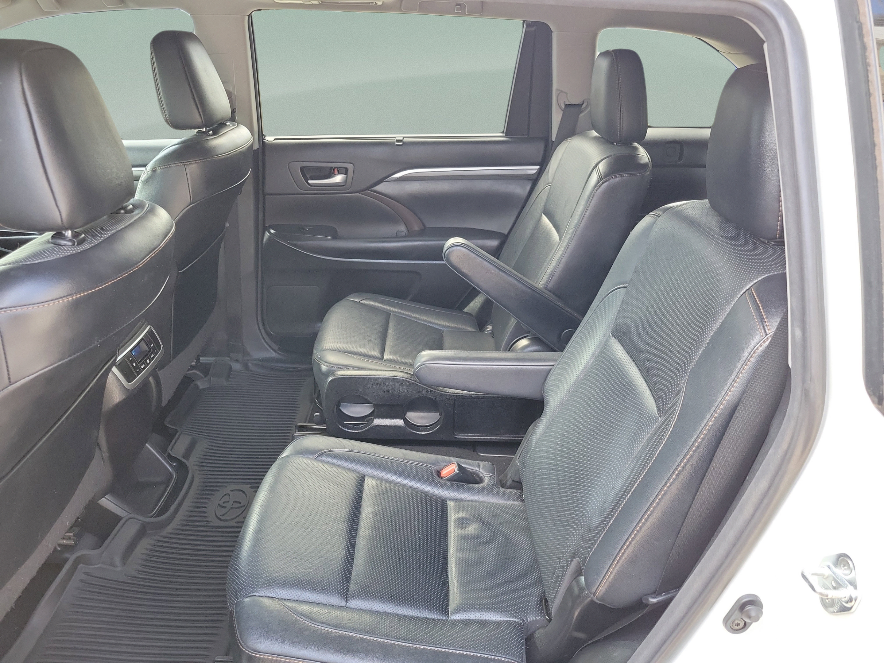 Used 2017 Toyota Highlander Limited w/ Protection Package #3 AWD/4WD image 6