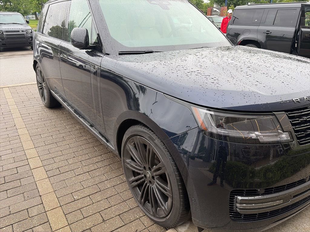 Used 2024 Land Rover Range Rover Long Wheelbase SE AWD/4WD image 3