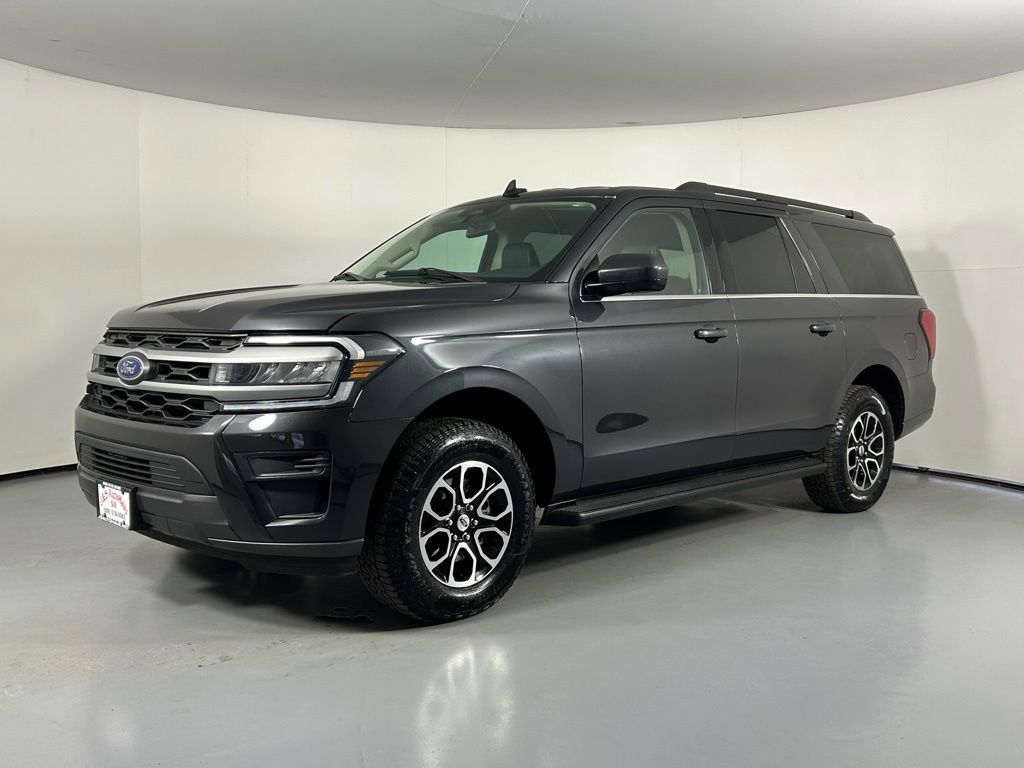 Used 2024 Ford Expedition Max XLT image 3