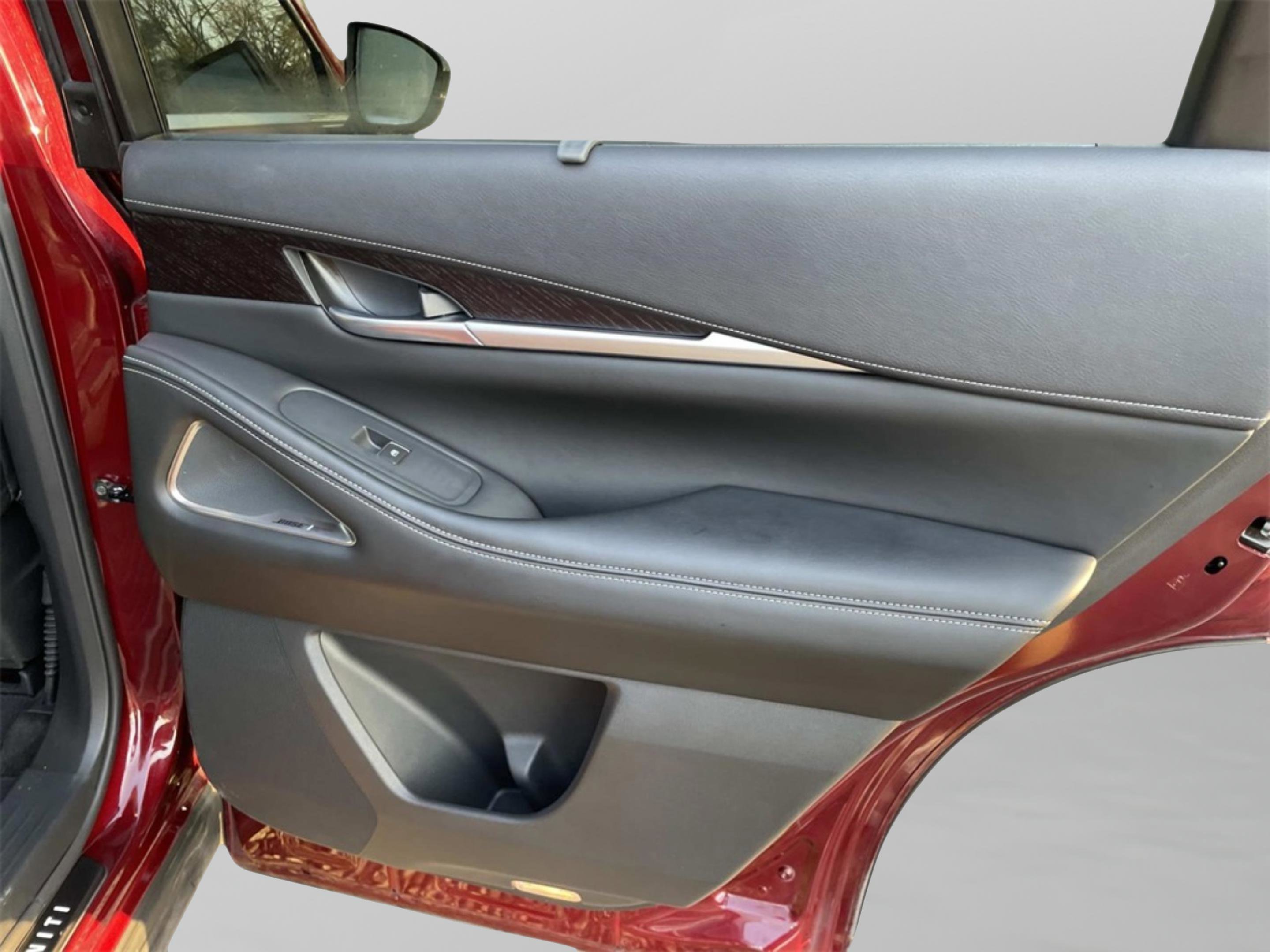 Used 2025 INFINITI QX60 Sensory w/ Vision Package image 14