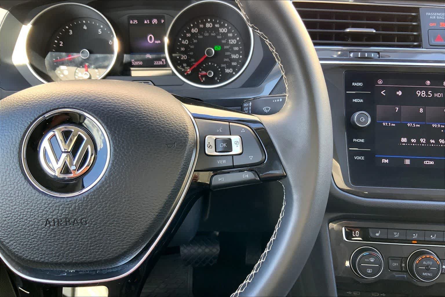 Used 2021 Volkswagen Tiguan SE FWD image 25