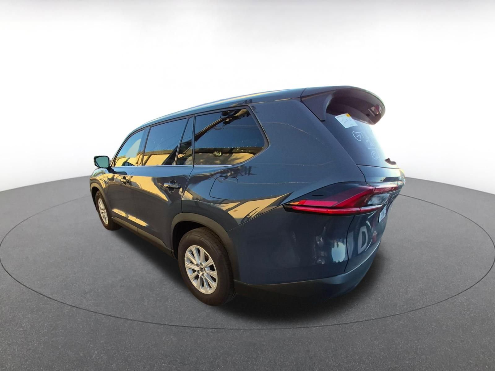 Used 2025 Toyota Grand Highlander FWD image 5