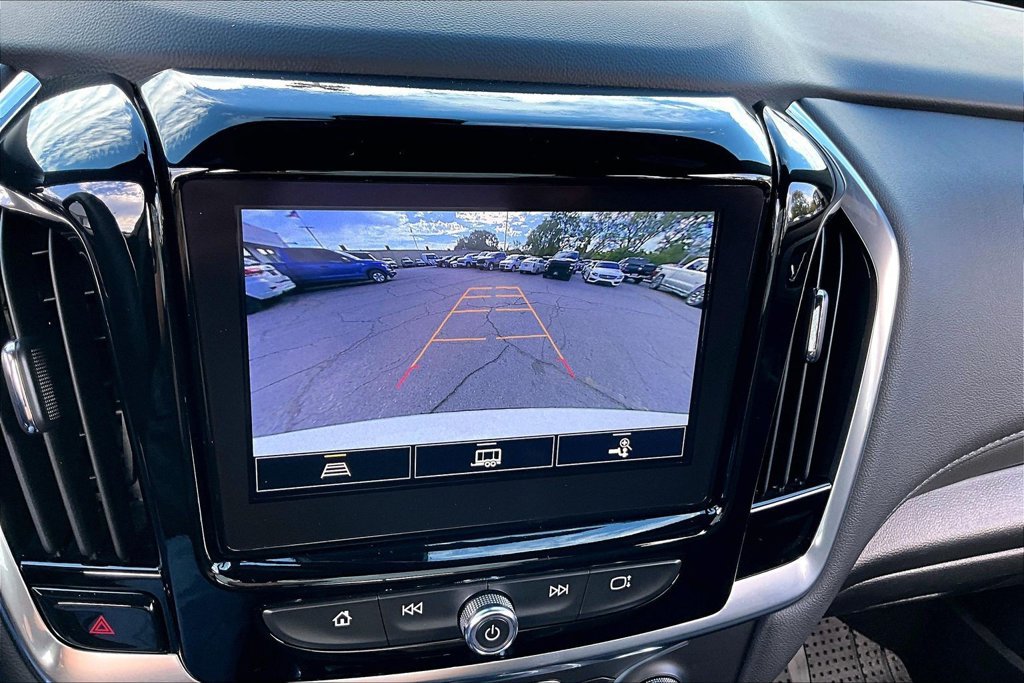 Used 2023 Chevrolet Traverse LT FWD image 9