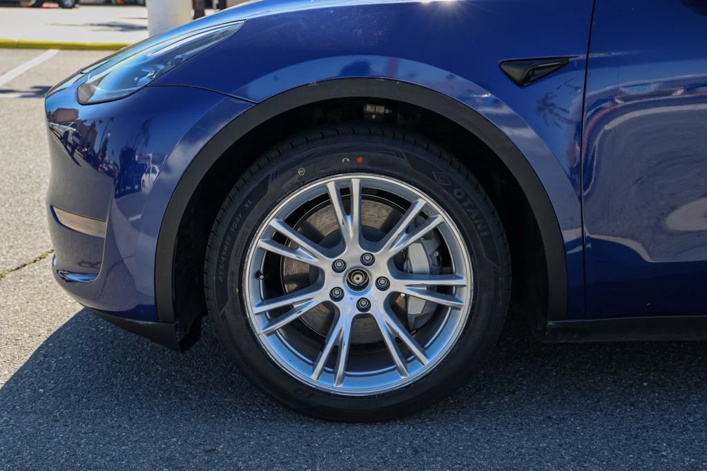 Used 2024 Tesla Model Y Long Range AWD/4WD image 11