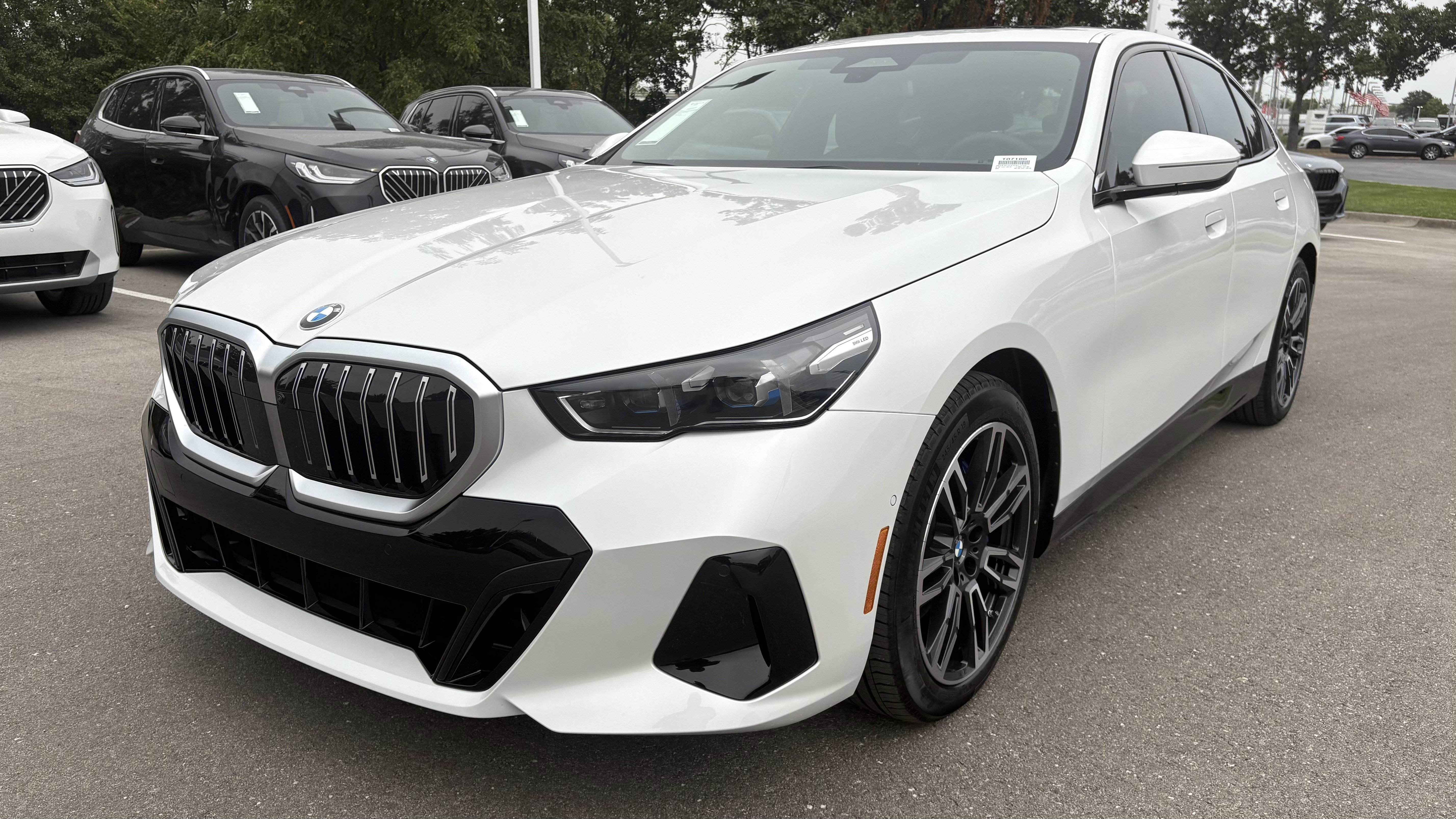 Used 2026 BMW 530i xDrive w/ M Sport Package image 5