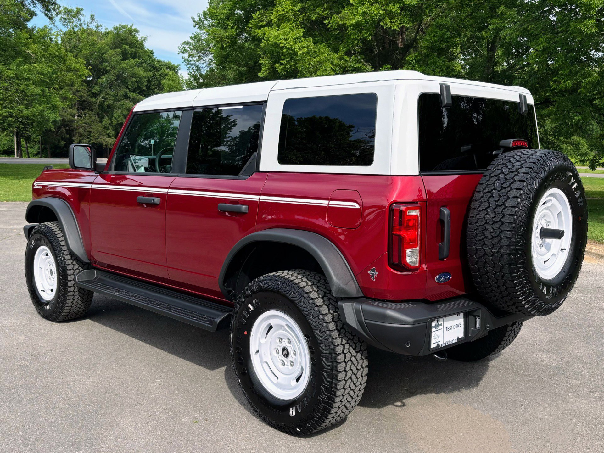 Used 2025 Ford Bronco Heritage Edition AWD/4WD image 4