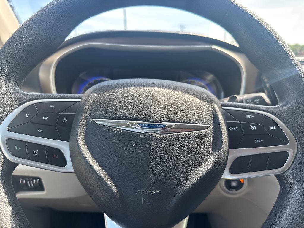 Used 2018 Chrysler Pacifica Touring Plus w/ Tire & Wheel Group FWD image 44