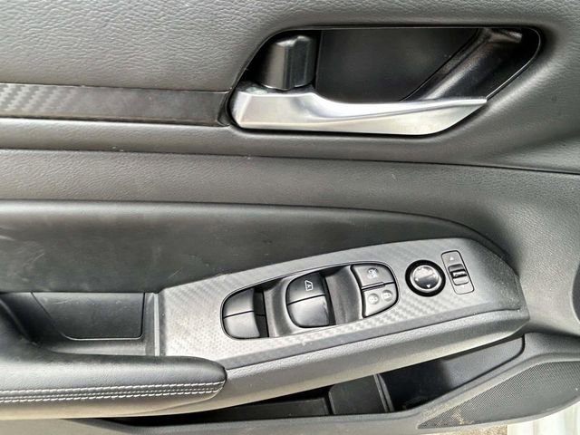 Used 2025 Nissan Altima 2.5 SV image 13