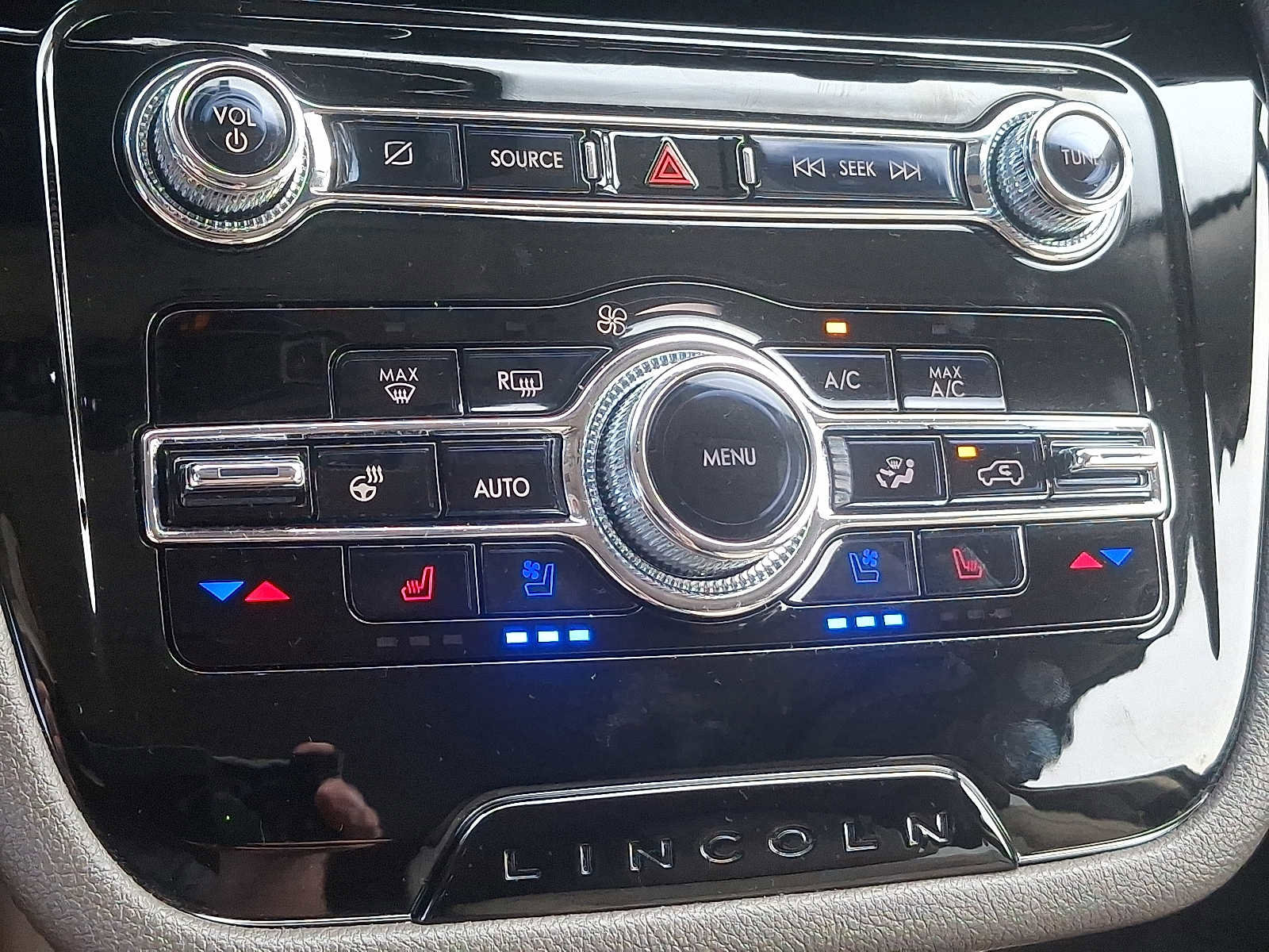 Used 2022 Lincoln Corsair Standard w/ Equipment Group 101A image 16