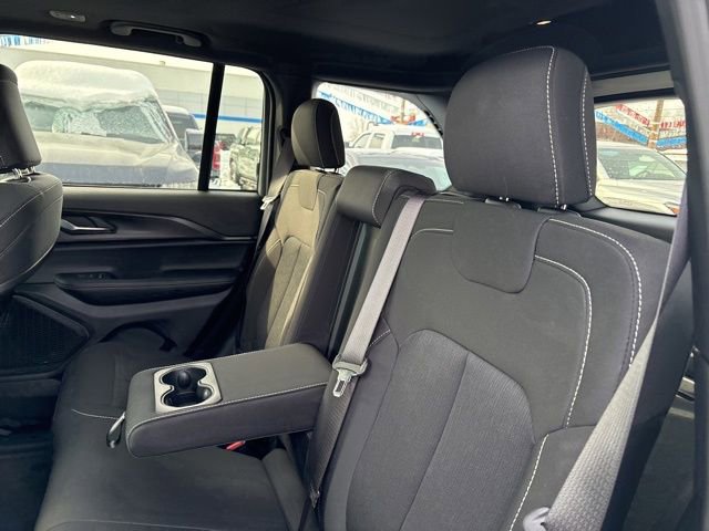 Used 2025 Jeep Grand Cherokee Laredo X w/ Luxury Tech Group I image 23