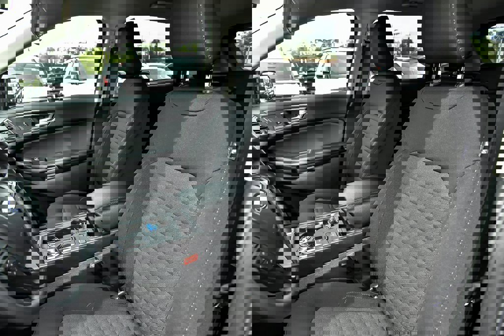 New 2024 Ford Edge SE w/ Black Appearance Package image 29