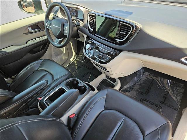 Used 2023 Chrysler Pacifica Touring-L FWD image 27