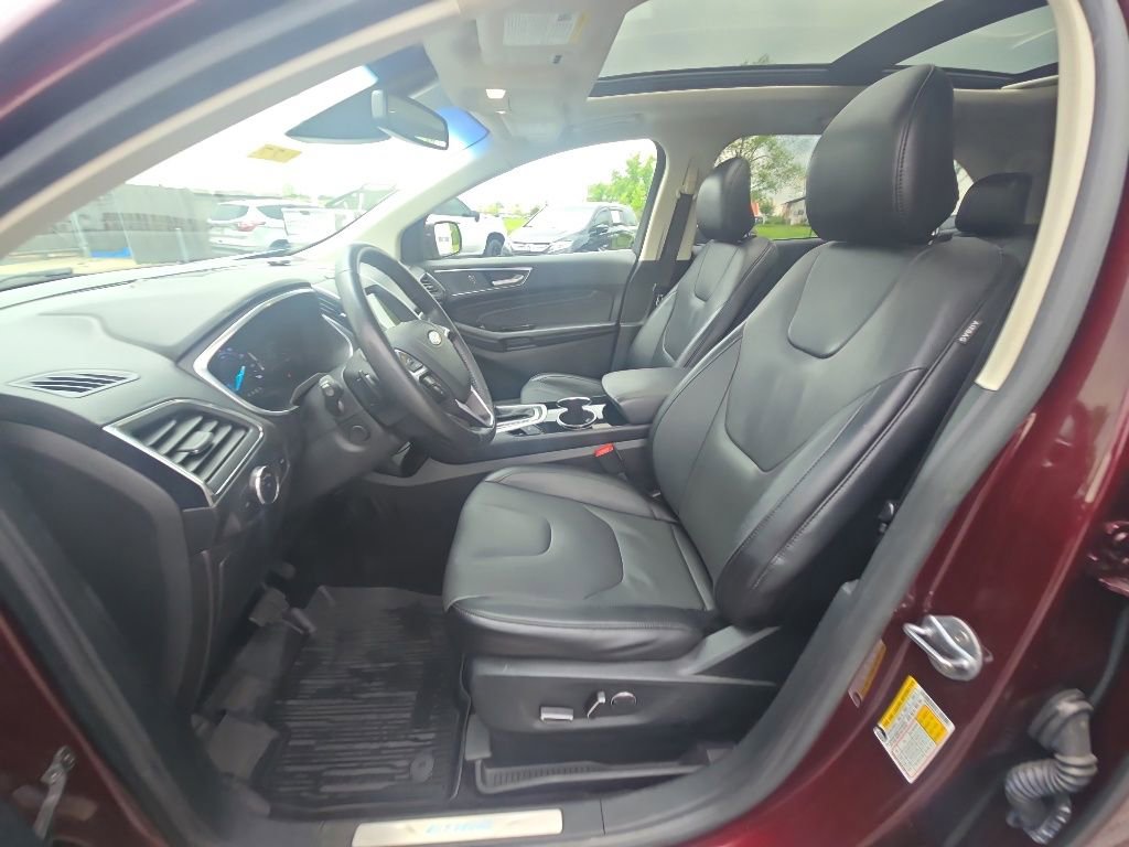 Used 2018 Ford Edge Titanium w/ Equipment Group 302A AWD/4WD image 13