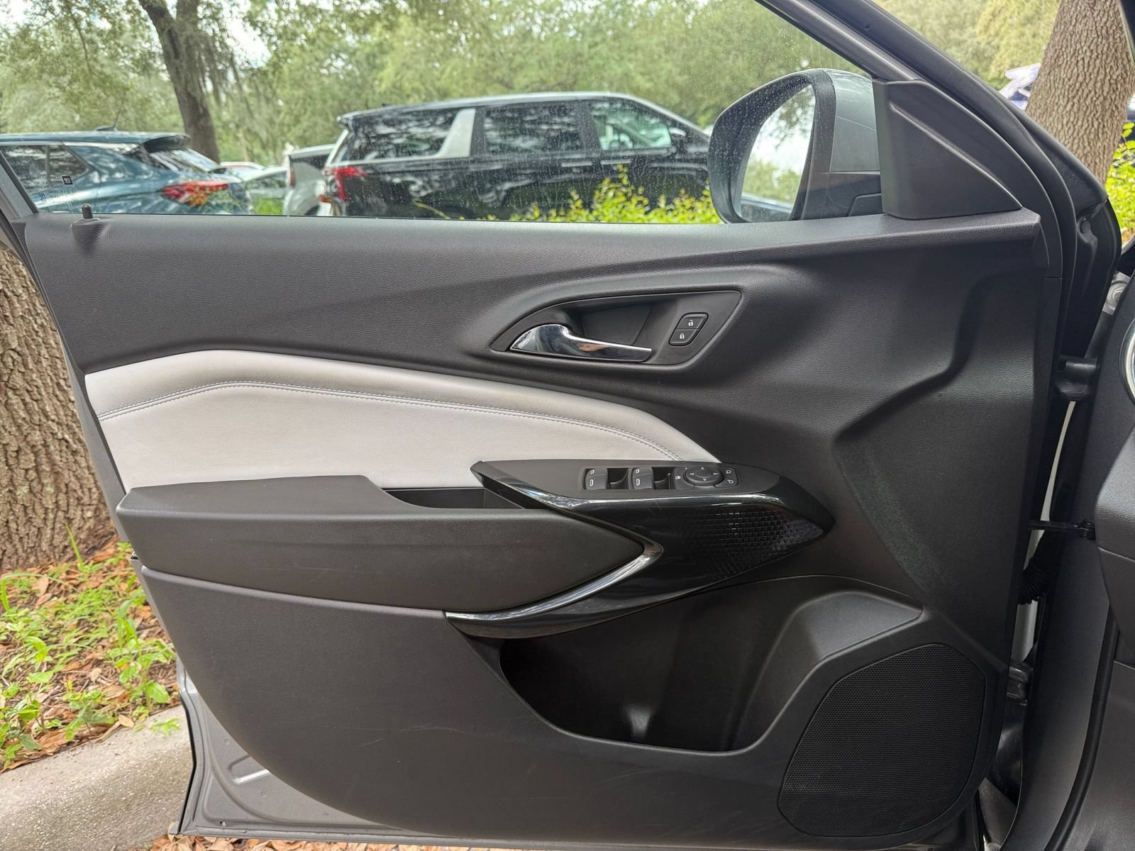 Used 2025 Chevrolet Trax LT FWD image 18