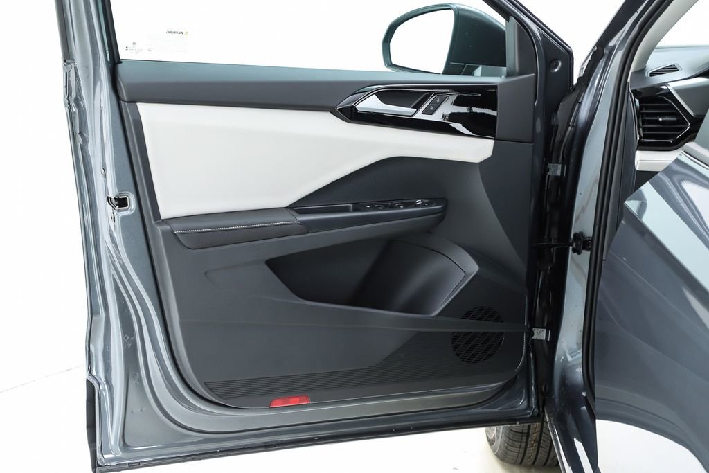 New 2025 Volkswagen Taos S image 18