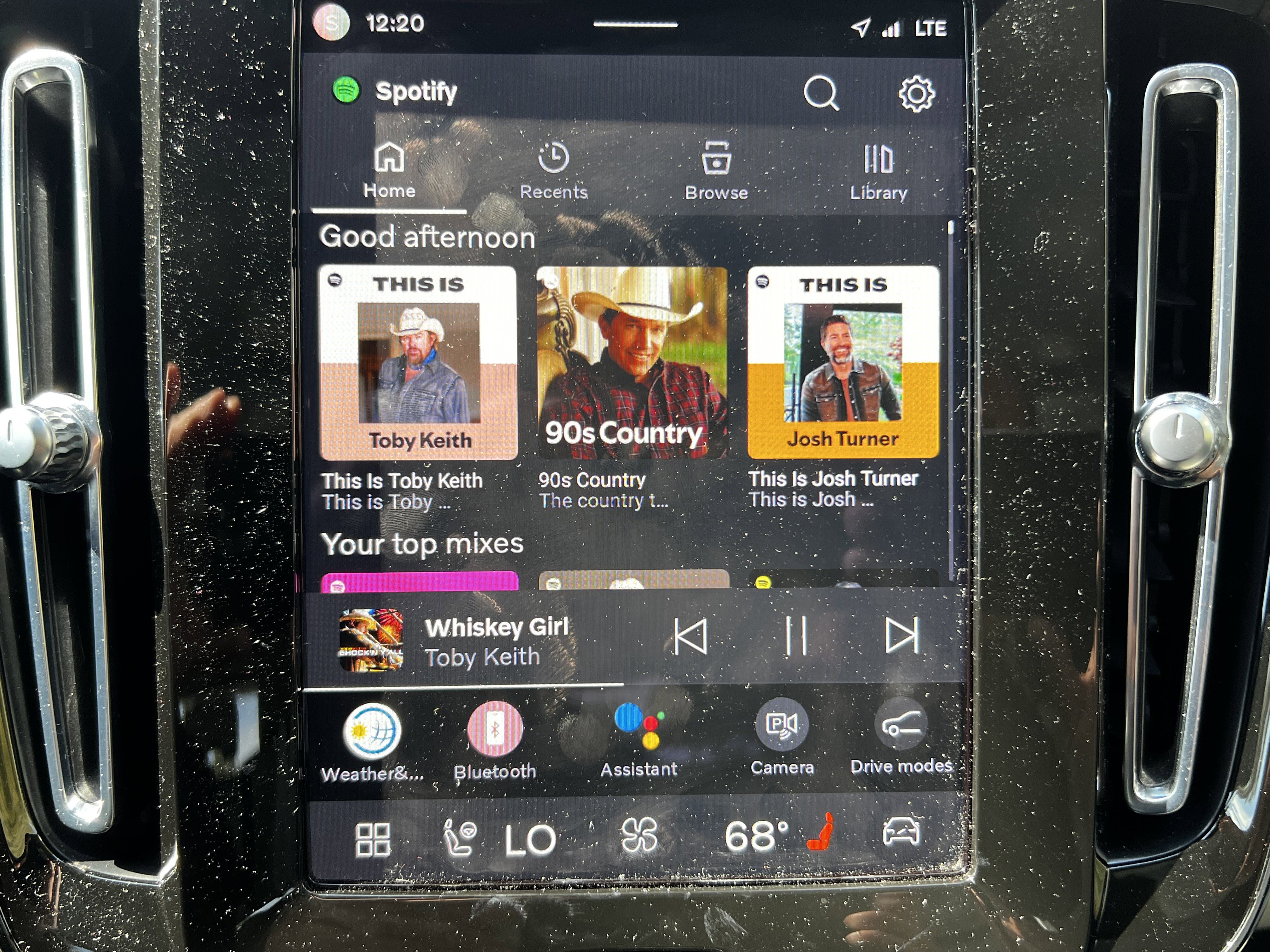 Used 2023 Volvo XC40 B5 Plus image 24